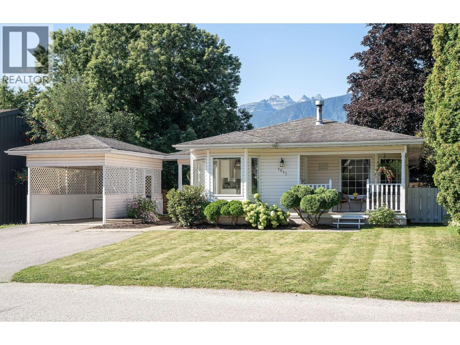 Property Photo:  1017 Cottonwood Street  BC V0E 2S0 