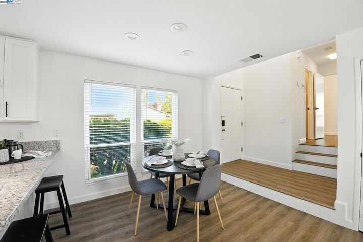Property Photo:  102 Rolling Green Cir  CA 94523 