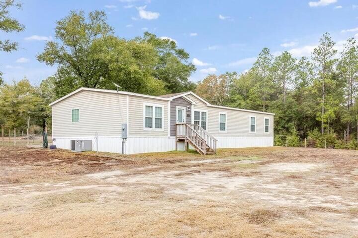 Property Photo: 6224 Old River Road FL 32531