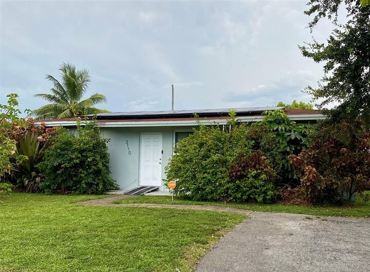 Property Photo: 3110 SW 34th Ave FL 33023