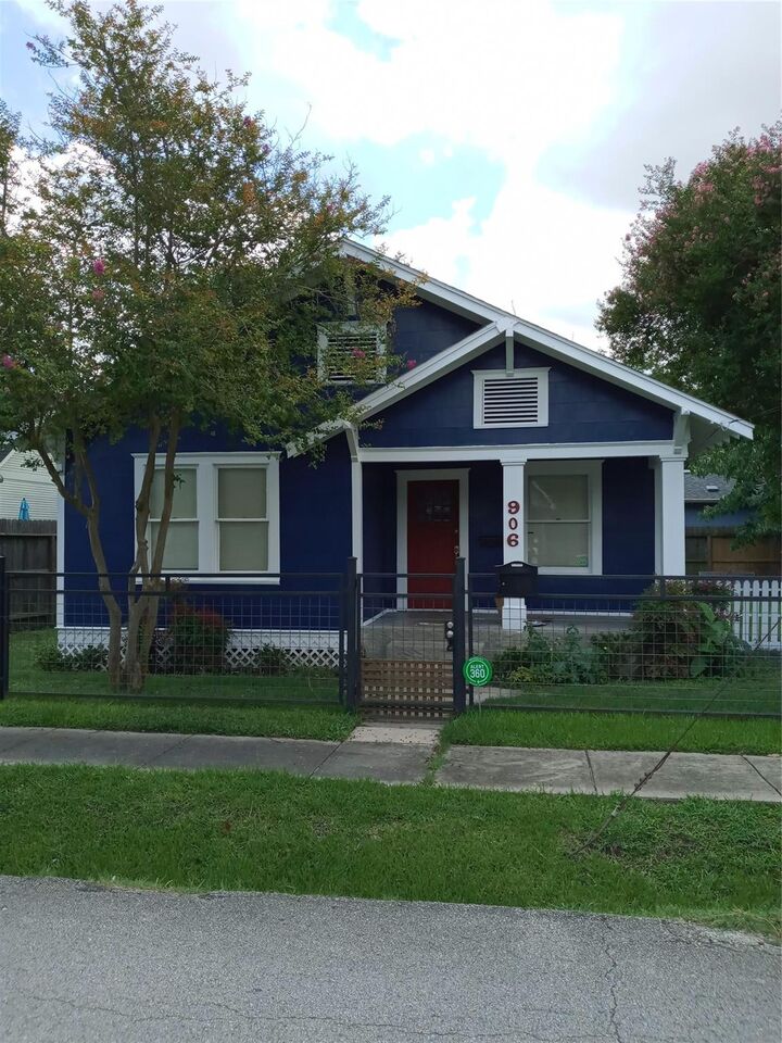 Property Photo:  906 E 24th Street  TX 77009 