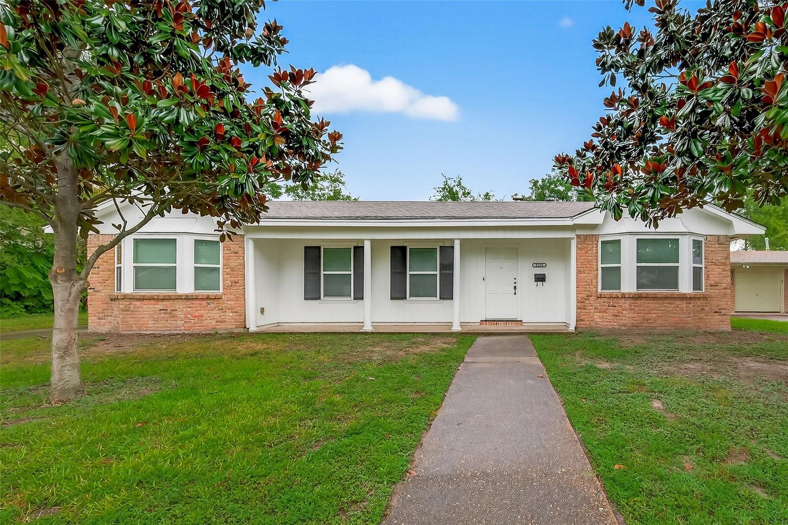 Property Photo:  8210 Edgemoor Drive  TX 77036 