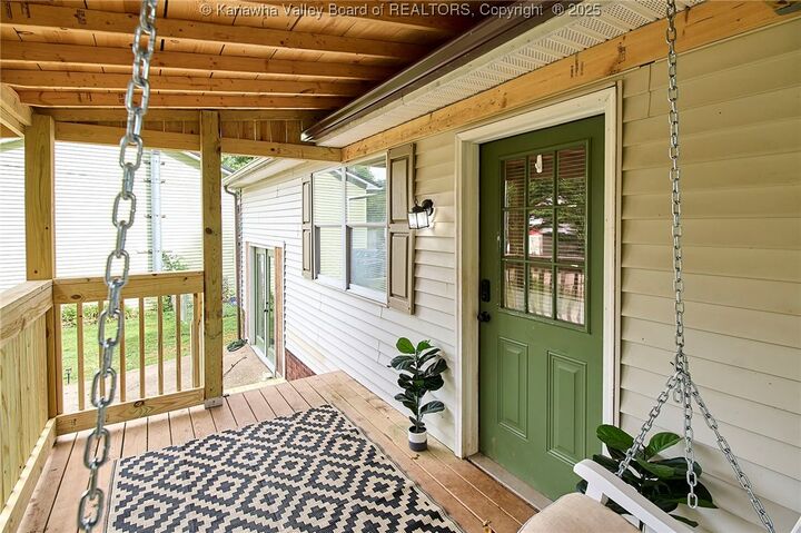 Property Photo: 5018 Elmhaven Circle WV 25313