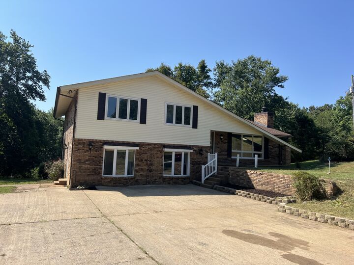 Property Photo: 938 Belmont Rd TN 37040