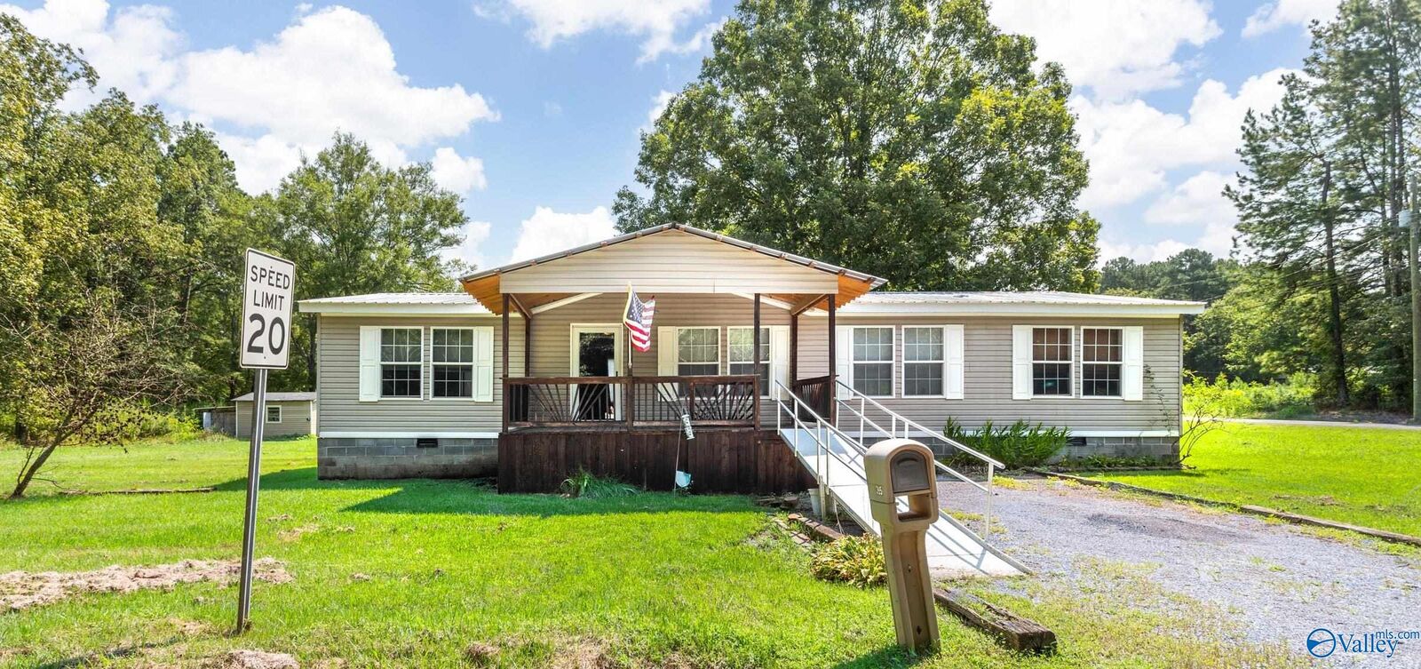 Property Photo: 395 Jerry Cir AL 35901