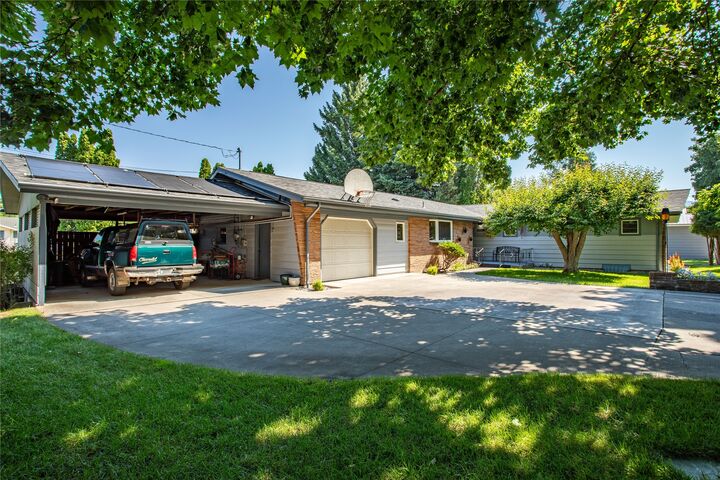 Property Photo: 1624 39th Street MT 59803