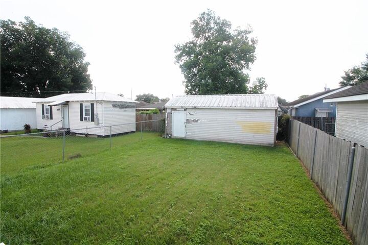 Property Photo: 941 Avenue A Avenue LA 70094