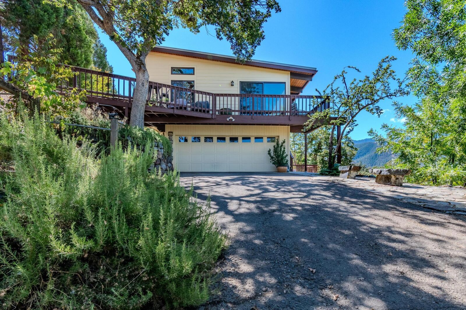 Property Photo: 2850 Quail Run Road OR 97540