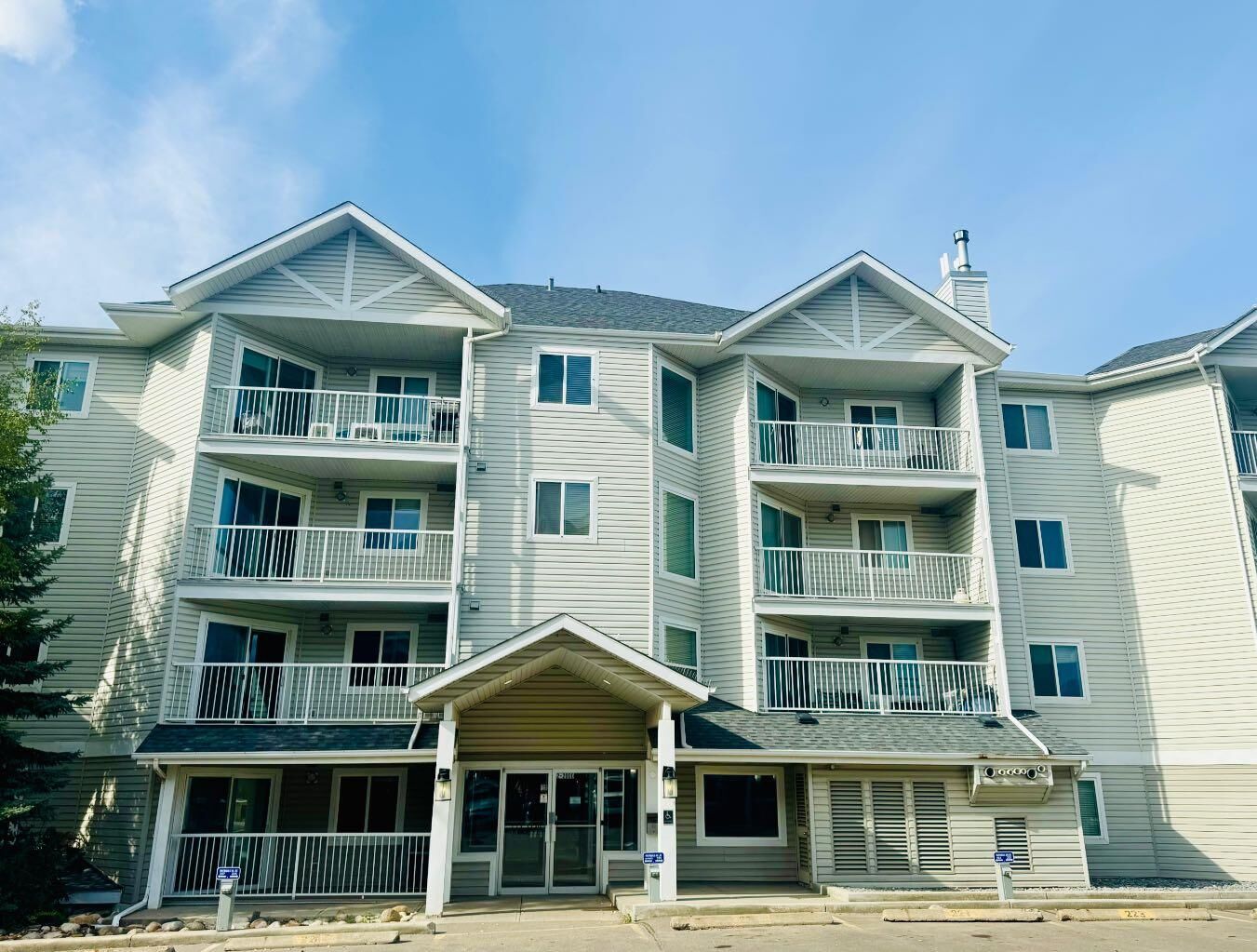 Property Photo: 38 Riedel Street 2103 AB T9H 3E1