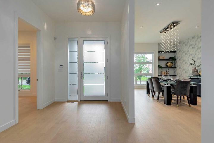 Property Photo:  2025 51 Avenue SW  AB T3E 1J7 