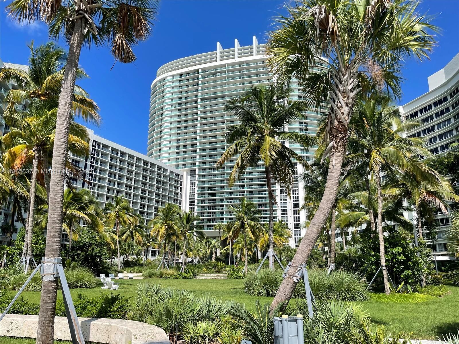 Property Photo:  1500 Bay Rd 808S  FL 33139 