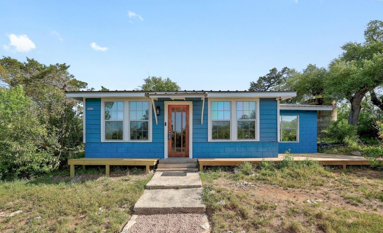 Property Photo:  18502 E Lakeview Drive  TX 78645 