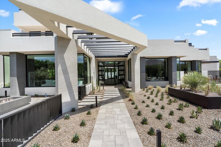Property Photo: 6120 E Redwing Road AZ 85253