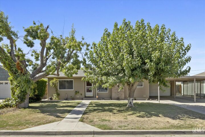 Property Photo:  2107 Rose Marie Drive  CA 93304 