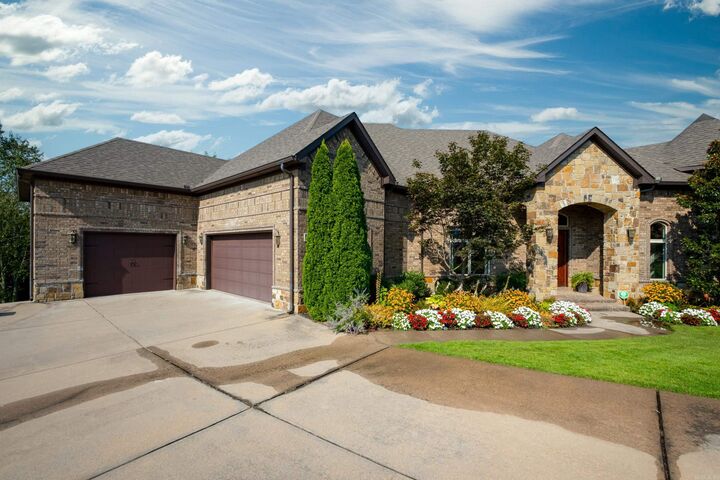 Property Photo: 11 Highfield Cove AR 72211