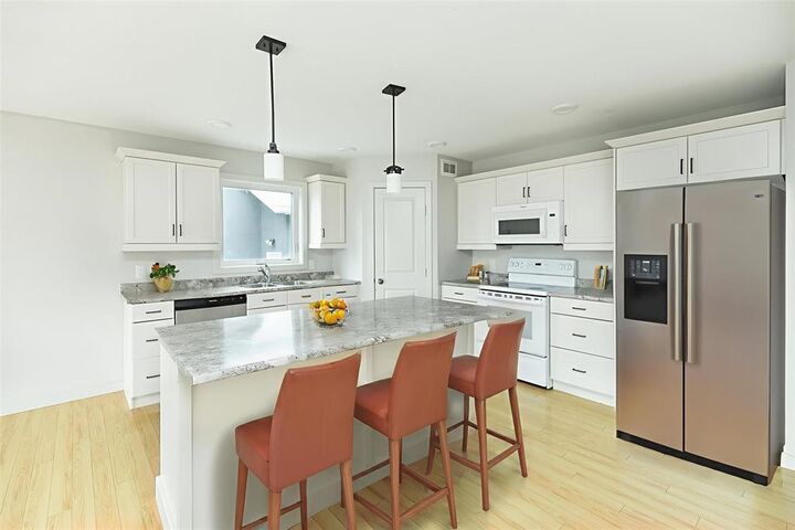 Property Photo: 155 Chrysler Gate MB R5G 2E7