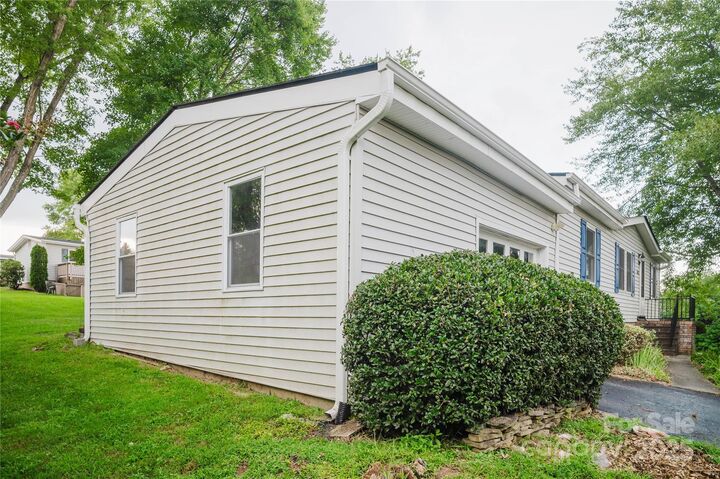 Property Photo: 402 Deerfield Court NC 28792