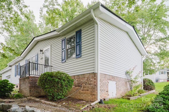 Property Photo: 402 Deerfield Court NC 28792