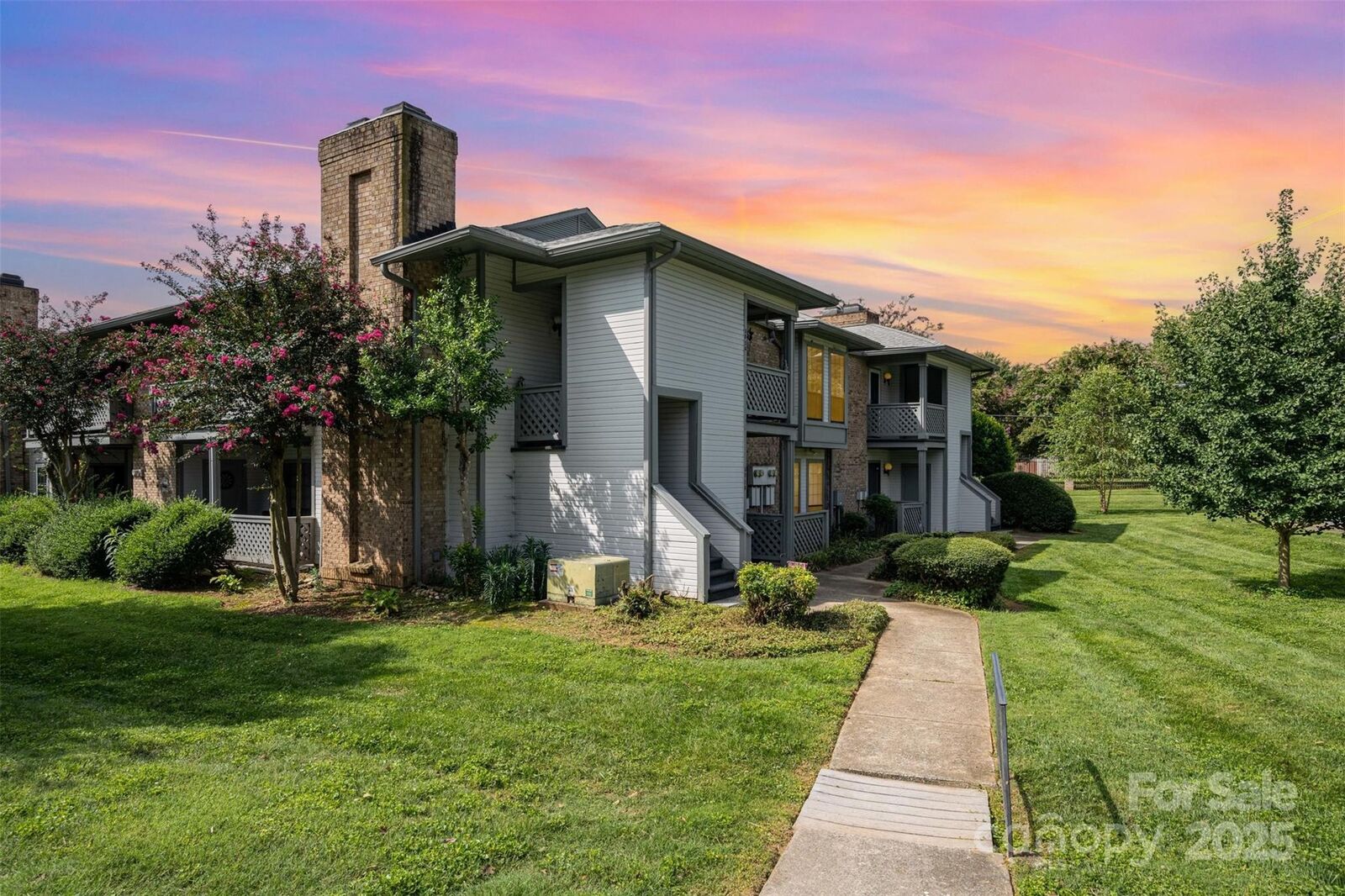 Property Photo: 5828 Harris Grove Lane NC 28212