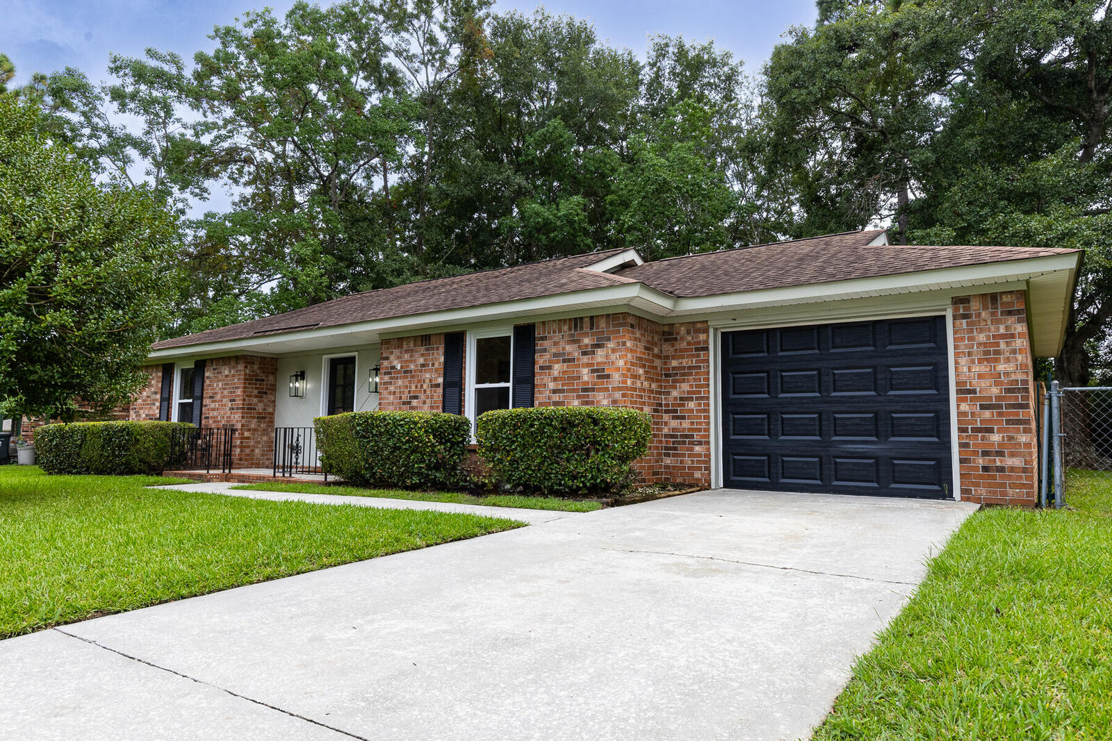 Property Photo: 1207 Hampton Drive SC 29486