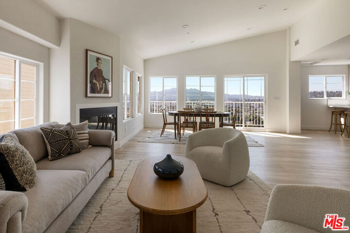 Property Photo:  2391 Yorkshire Dr  CA 90065 