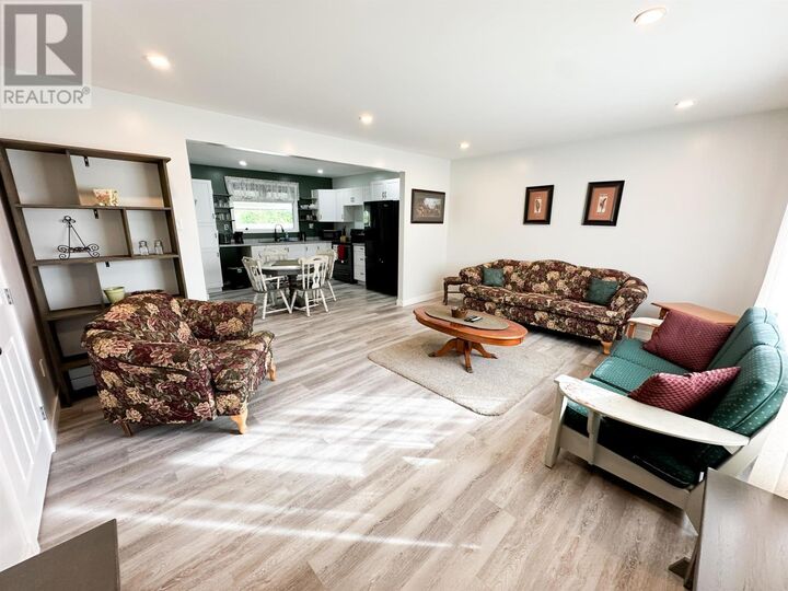 Property Photo: 18 Kenora Rd ON P0V 2M0