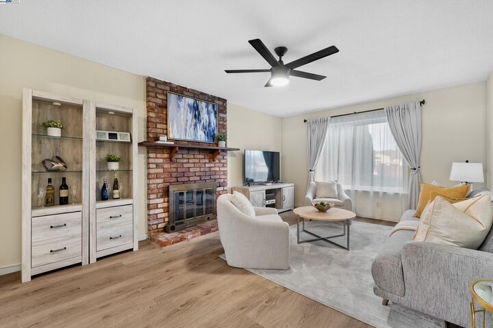 Property Photo: 7476 Brookdale Ct CA 94568