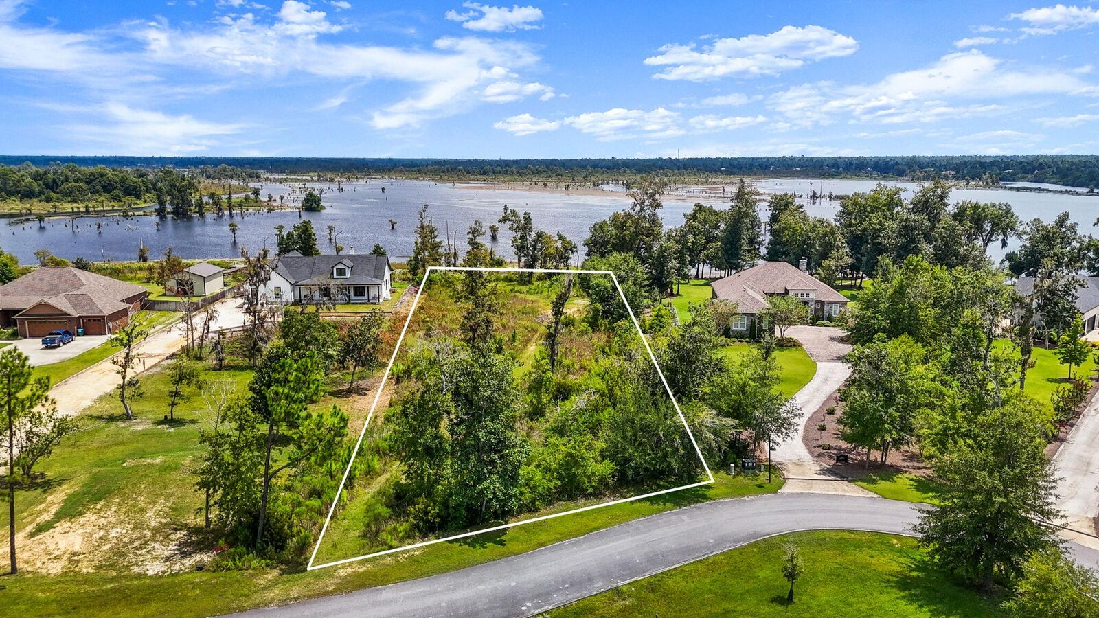 Property Photo: 9704 Summer Creek Drive FL 32409