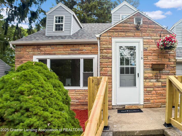Property Photo: 115 E Potter Avenue MI 48910