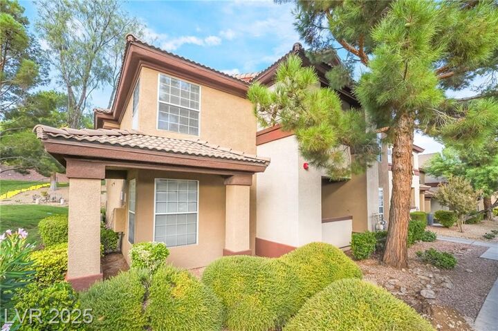 Property Photo: 231 West Horizon Ridge Parkway 921 NV 89012