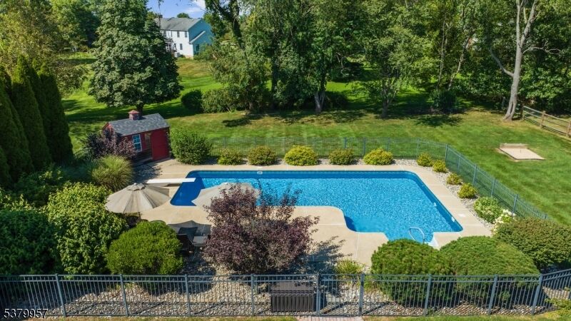 Property Photo:  6 Twin Pointe Rd  NJ 08822