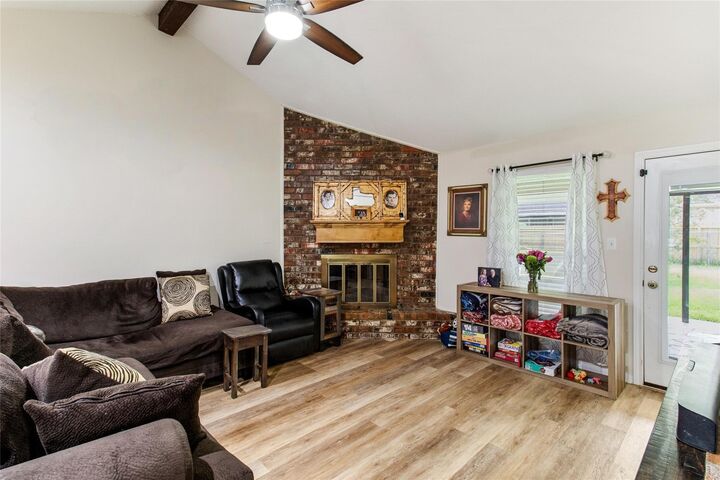Property Photo:  112 La Laja Drive  TX 77515 