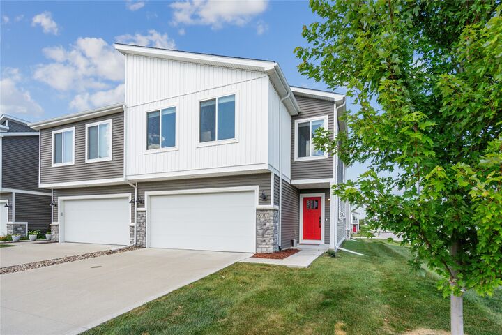 Property Photo: 9707 Crowning Drive IA 50266