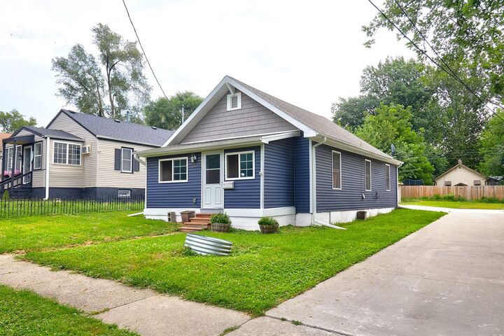 Property Photo: 2919 5th Avenue IA 50313