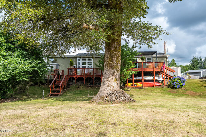 Property Photo: 640 Siletz River Drive OR 97380