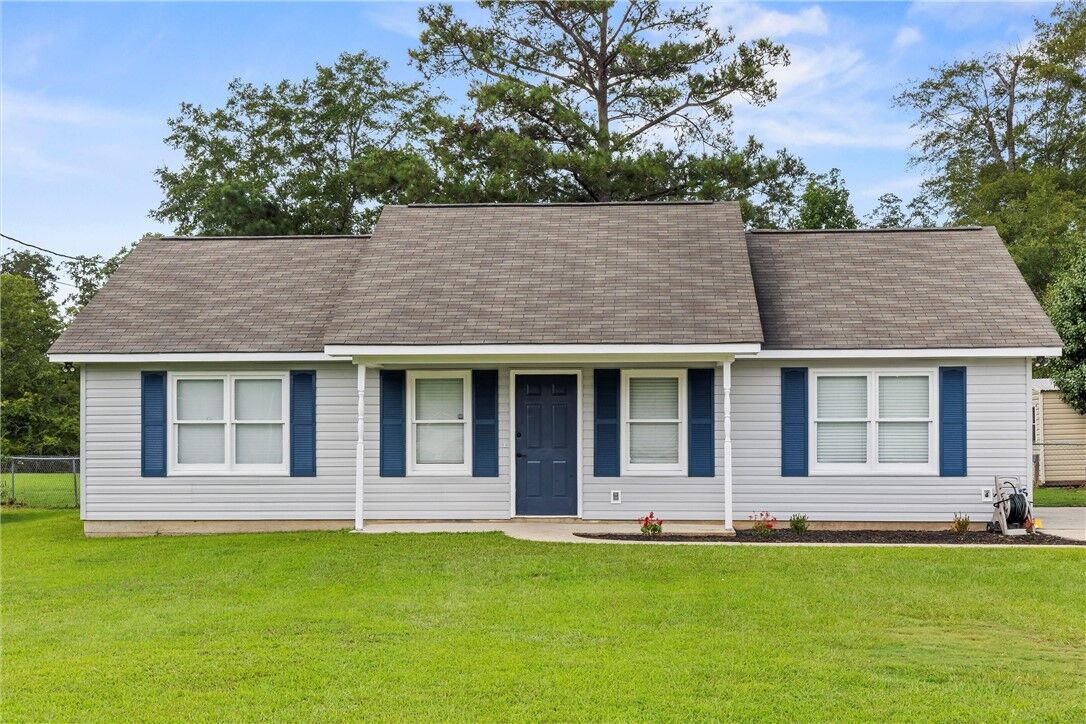 Property Photo:  215 Lee Road 942  AL 36877 