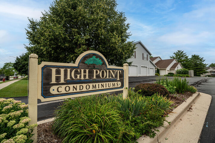 Property Photo: 160 Bur Oak Ln C WI 53024