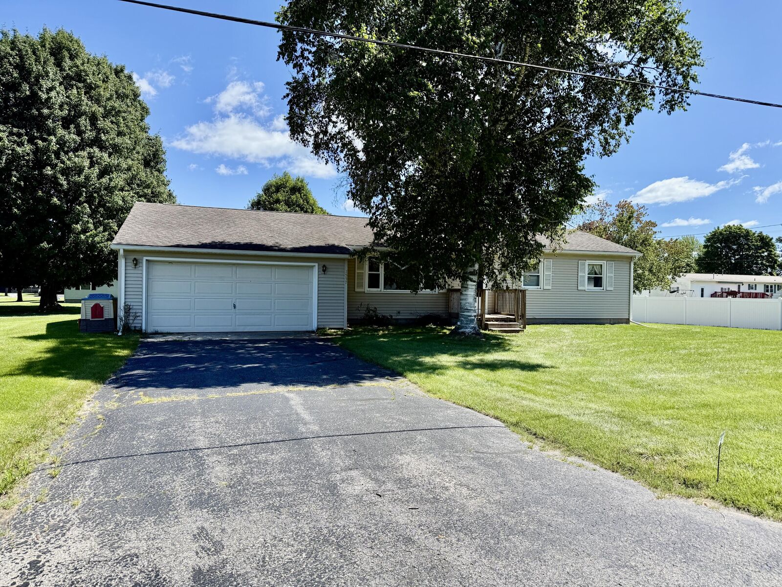 Property Photo:  1557 Ivy Lane  MI 49660 