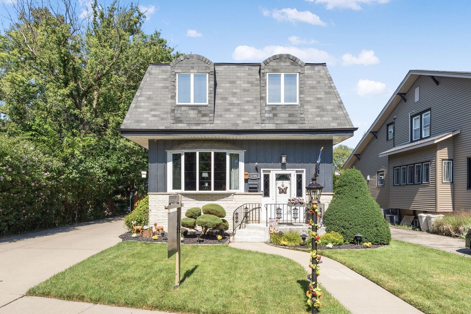 Property Photo:  5706 N New Hampshire Avenue  IL 60631