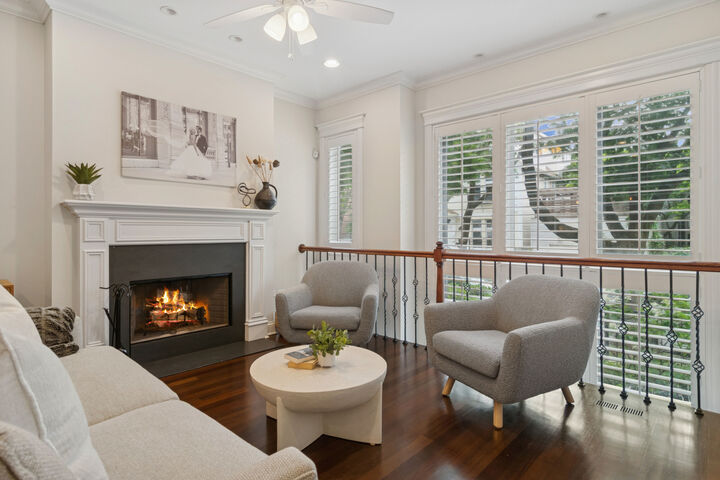 Property Photo: 2773 N Kenmore Avenue 1 IL 60614