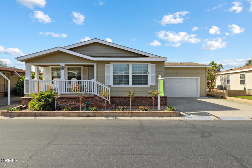 Property Photo: 139 Dickens Circle 139 CA 93003