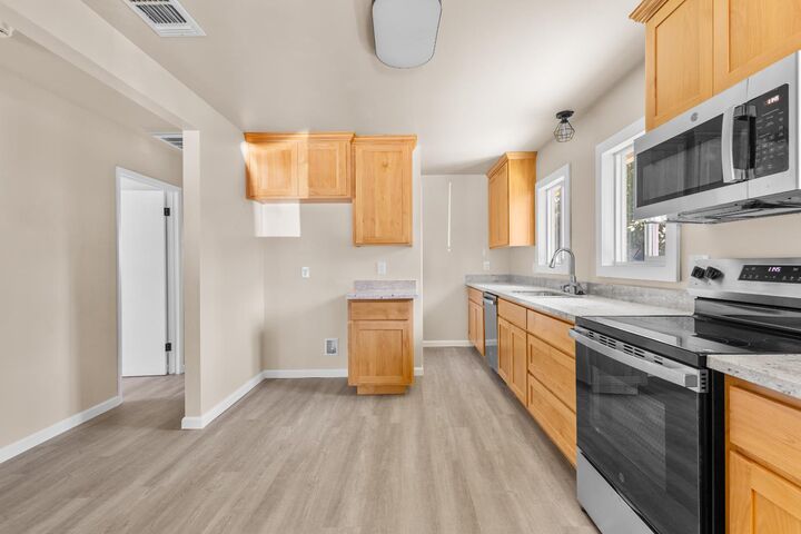 Property Photo:  308 6th Street  CA 95678 