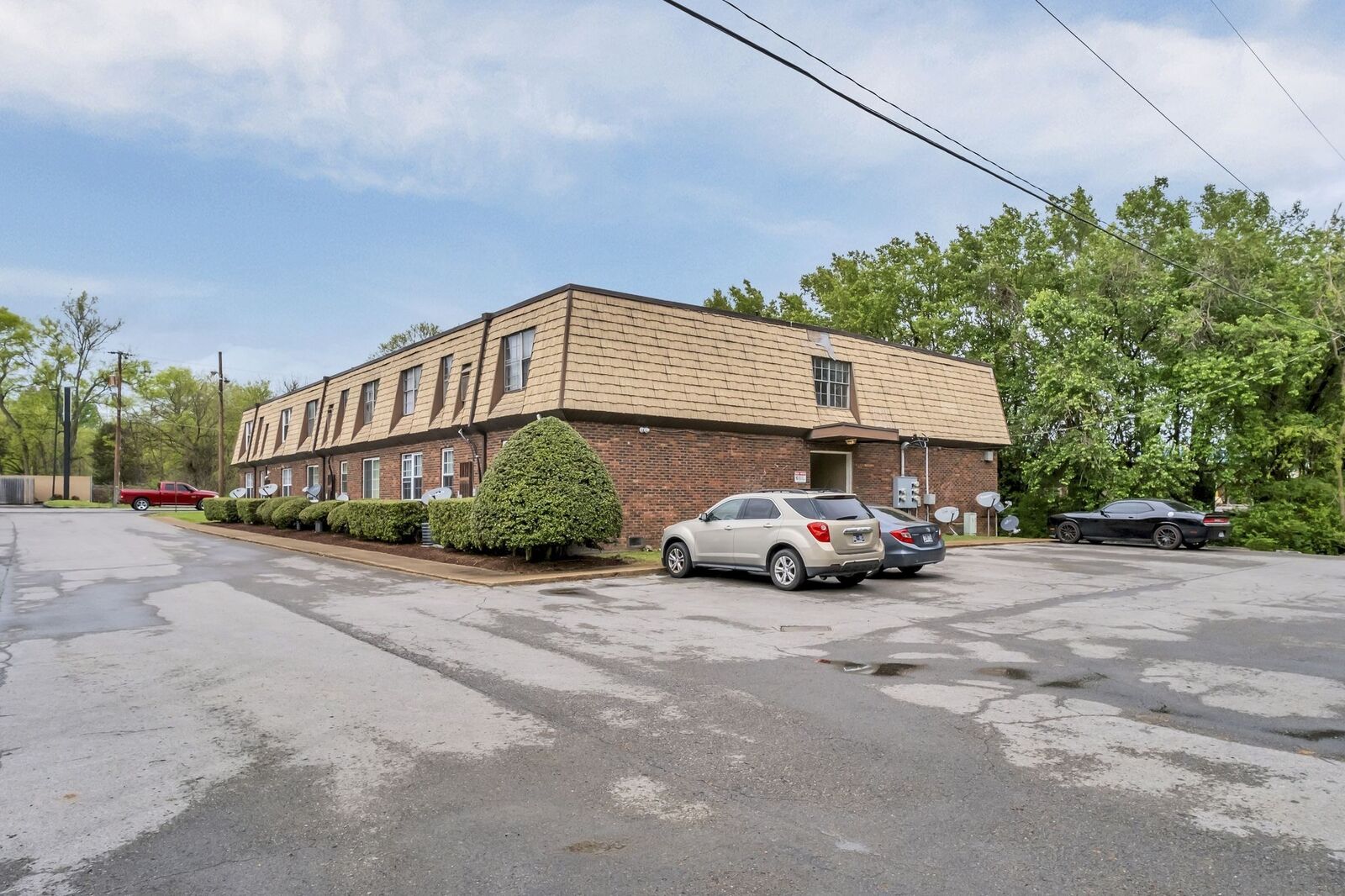Property Photo: 441 Harding Pl H3 TN 37211