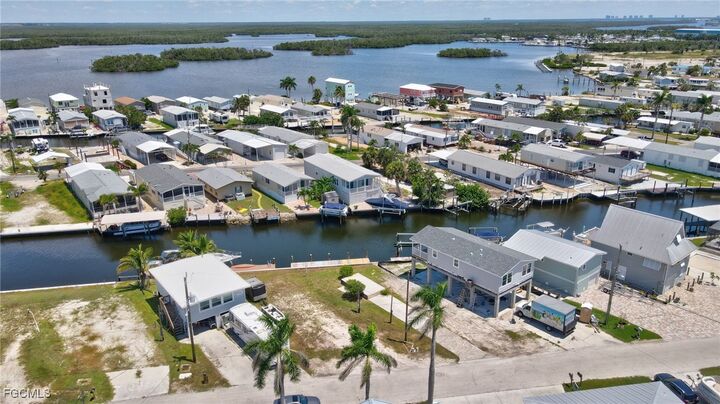 Property Photo: 856 Oak Street FL 33931