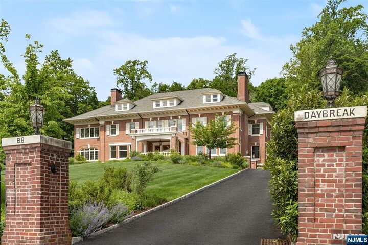 88 S Mountain Avenue  Montclair NJ 07042 photo