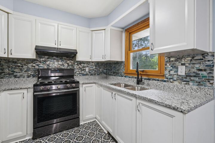 Property Photo: 1468 Eldridge Avenue E MN 55109