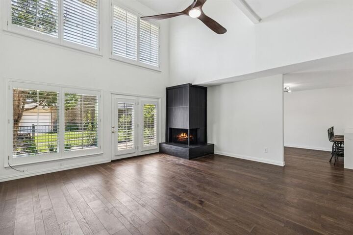 Property Photo: 2912 Woodcroft TX 75006