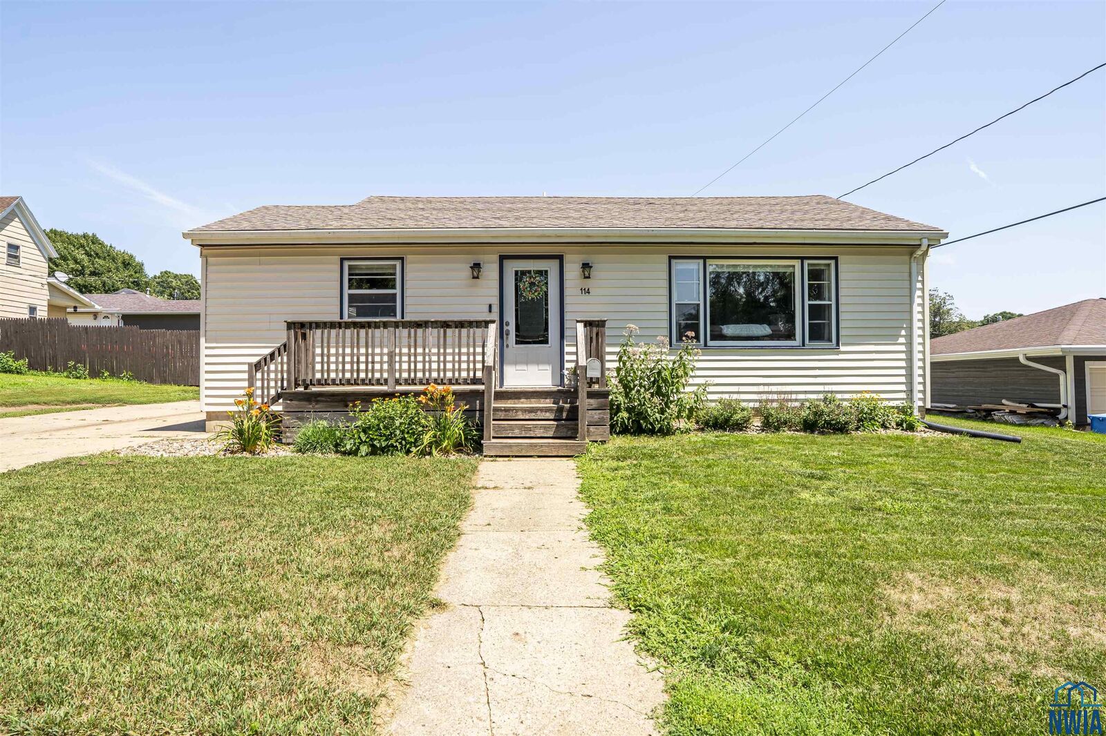 Property Photo:  114 9th Ave SE  IA 51031 