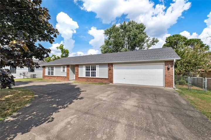 Property Photo:  210 NW G Street  AR 72712 