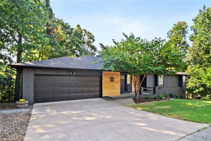 Property Photo: 5 Dunvegan Lane AR 72715